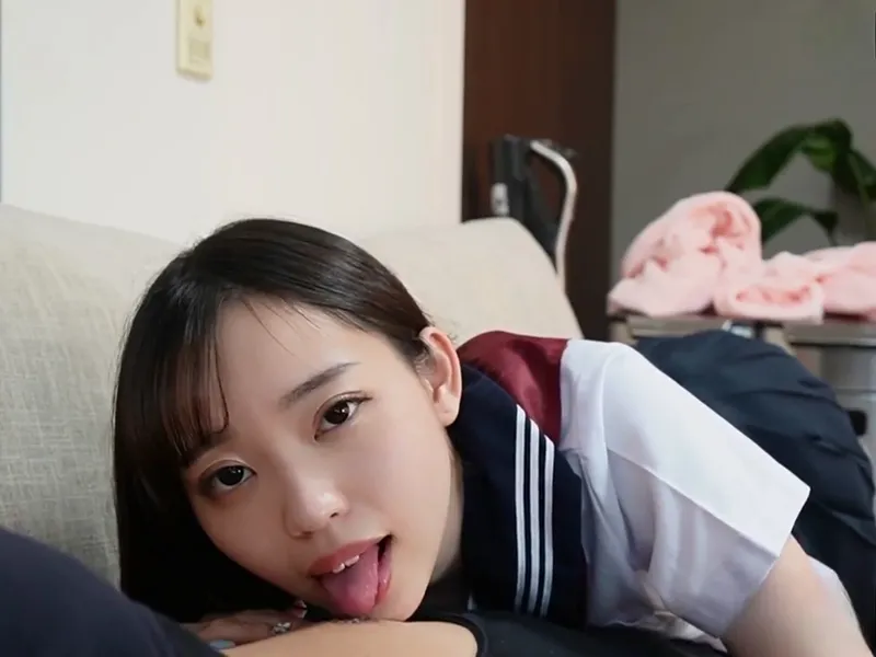 Học sinh nữ ngây thơ bị tên ba cóc chọc chim giả vào lồn